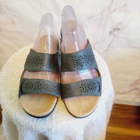 Trotters comfort sandals adjustable velcro straps - Picture 7 of 7